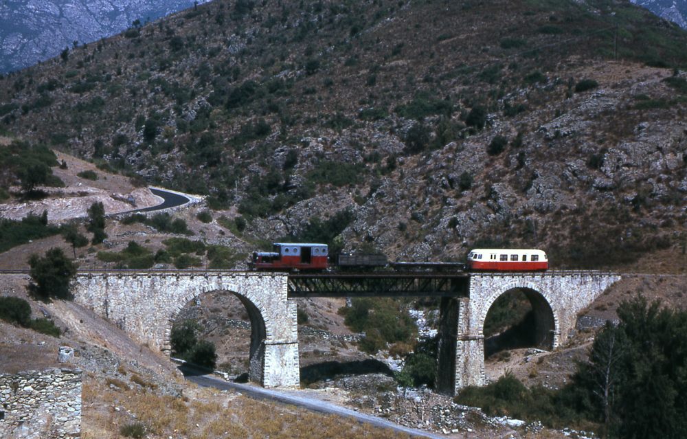 Lagani train